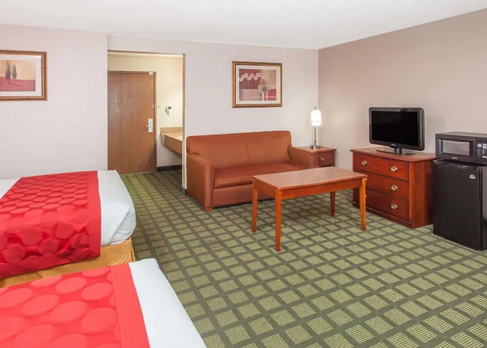 Baymont By Wyndham Decatur Il North Hotel