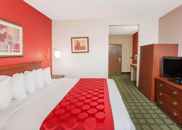 Baymont By Wyndham Decatur Il North Hotel Forsyth