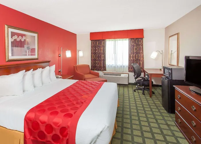 Baymont By Wyndham Decatur Il North Hotel