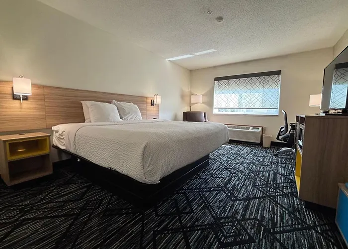 Baymont By Wyndham Decatur Il North Hotel